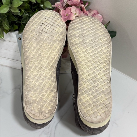 Steve Madden Wedgie Platform Sneakers Ankle Booties Gray Suede Size 6 - Picture 3 of 11